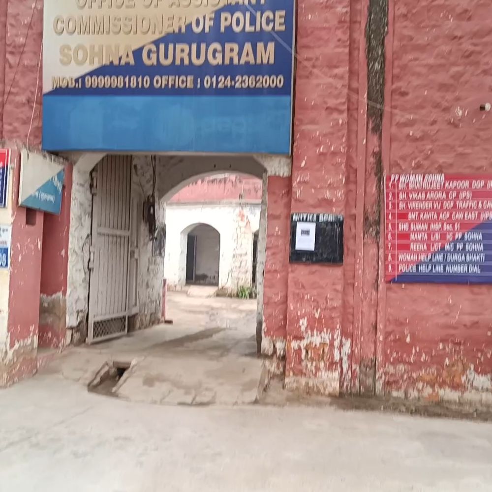 सोहना के फार्म हाउस में चली गोली:युवक गंभीर घायल, मनाई जा रही थी जन्मदिन की पार्टी, मेज पर रखा पिस्टल