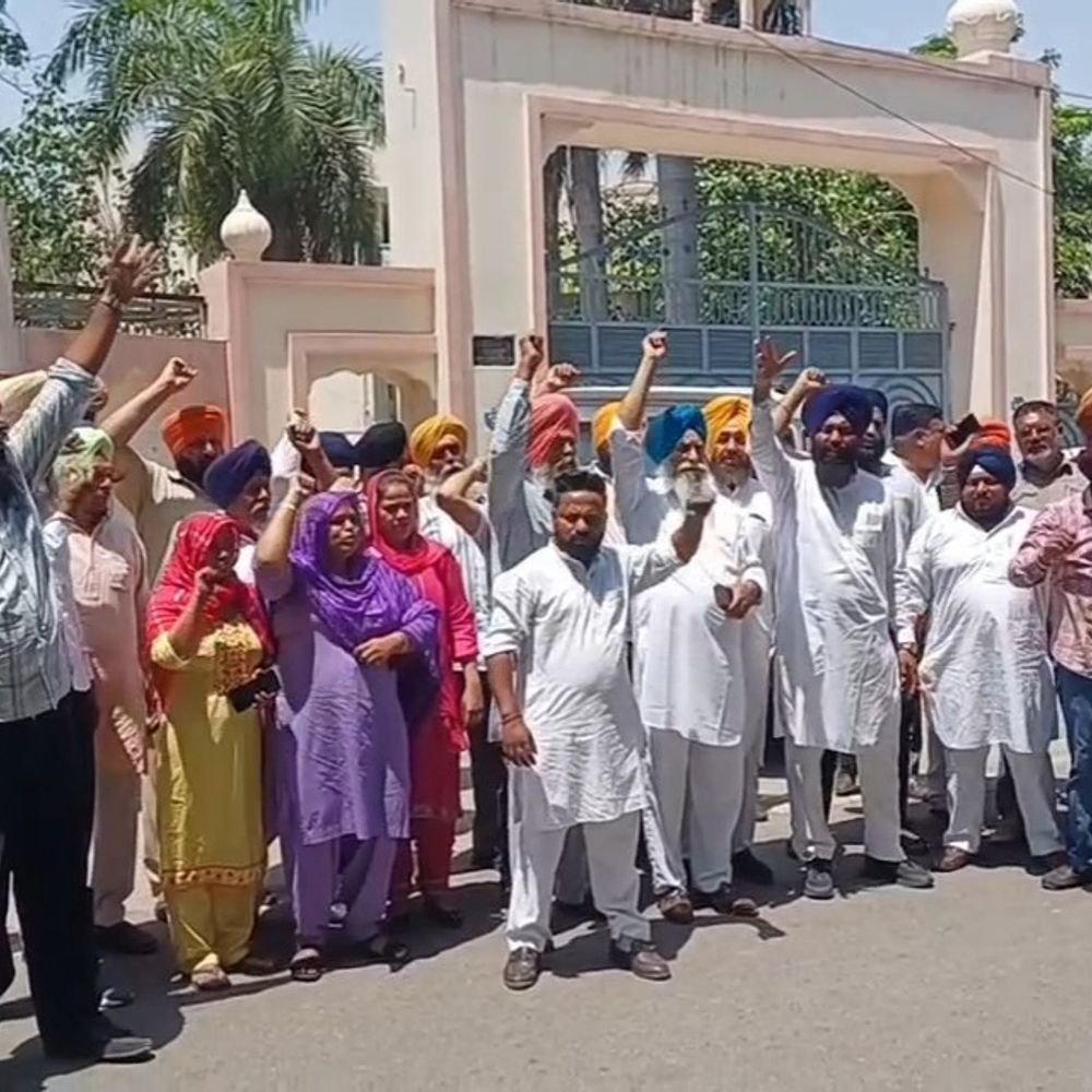 फतेहगढ़ साहिब में स्ट्रॉन्ग रूम में छेड़छाड़ का आरोप:शिअद नेता बोले-बैलेट बॉक्स पर लगा 10 प्रतिनिधियों के हस्ताक्षर वाला कागज गायब