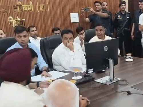 कुरुक्षेत्र में डिप्टी स्पीकर की अधिकारियों संग मीटिंग:नाली-सीवरेज की सफाई के आदेश, डॉ. मिड्ढा बोले- काम में लापरवाही पर होगी कार्रवाई