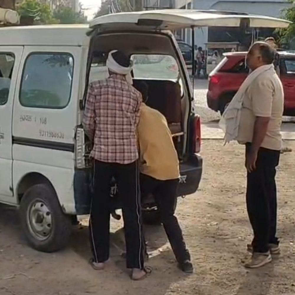 फरीदाबाद में रेस्टोरेंट के बाहर मिला युवक का शव:पलवल का रहने वाला, डेढ़ साल पहले पत्नी छोड़कर गई, शराब पीने का आदी