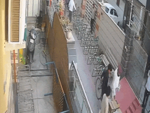 मोहाली में चुनाव से पहले वोटरों को बांटी कोल्ड ड्रिंक:रेहड़ी पर सामान लेकर घर-घर पहुंचे, पूर्व सरपंच समेत 3 लोगों पर FIR