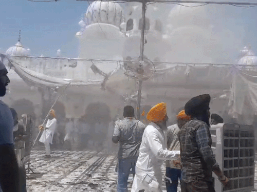 Amritsar Gurdwara Fire Scare | Shaheed Ganj Sahib Tent Blaze Avoided