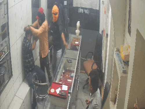 जगराओं में ज्वेलरी शॉप लूट का मामला सुलझा:1 दिन में की 3 वारदातें,2 में नाकाम,तीसरी में हुए कामयाब,मोगा के रहने वाले है बदमाश