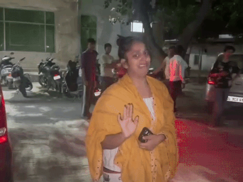 गुरुग्राम में बेटे की चाहत में महिला से मारपीट:पीड़िता का आरोप-मासूम बच्चियों के साथ घर से निकाला, पति की दूसरी शादी करने को कहते हैं
