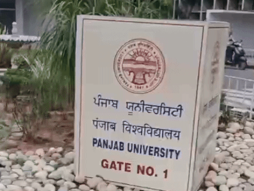चंडीगढ़ PU में वीसी पद के लिए 50 आवेदन:प्रो. रेणु विग का नाम चर्चा में,5 मई तक आवेदन करे,बाहरी राज्यों से उम्मीदवारों की दिलचस्पी