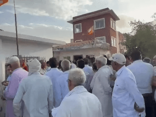 रेवाड़ी में विरोध के बाद निर्वाचन आयोग का बड़ा फैसला:सज्जन सोसायटी में शिफ्ट बूथ फिर स्टेडियम में बनाए, तीन बूथों का स्थान बदला