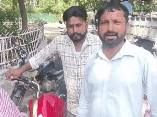 डबवाली में अस्पताल की दवा से महिला की पलकें चिपकी:दो घंटे तक नहीं खुलीं आंखें, चेकअप के बाद ली थी 3 आई ड्रॉप्स