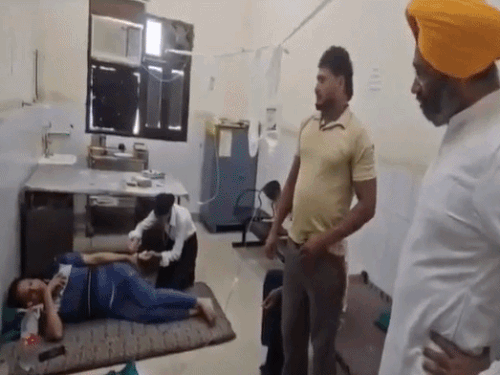 संगरूर में शादी का खाना खाने से 81 लोग बीमार:मूनक में हुआ हादसा, सेतह विभाग ने लिए खाने के सैंपल, कैबिनेट मंत्री पहुंचे अस्पताल