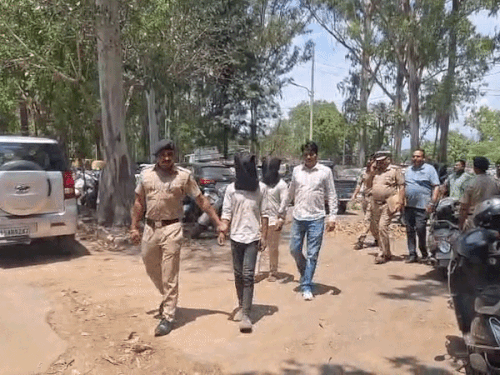 चंडीगढ़ निगम कर्मचारी की मोबाइल चोरी के शक में हत्या:बाप-बेटे समेत 3 गिरफ्तार, PWD में लेबर का काम करते हैं आरोपी; पूछताछ में घबराए