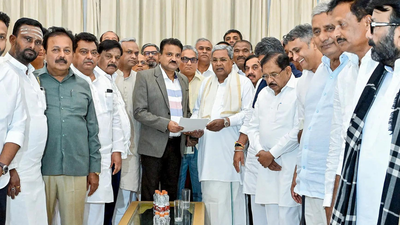Thaawarchand Gehlot: Karnataka governor Thaawarchand Gehlot accepts Siddaramaiah’s resignation as CM, cabinet dissolved | India News