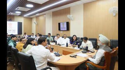 LG Sandhu pushes 3,000 DDA plots for parking to ease congestion | Delhi News