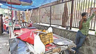Steep price cooks up crisis for vendors | Delhi News
