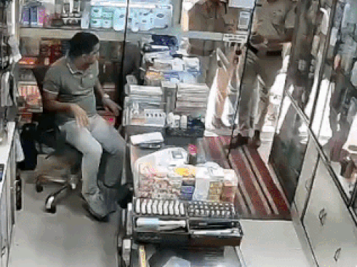 करनाल में महिला एएसआई पर लगाए गंभीर आरोप:व्यापारी बोला दुकान कब्जे को लेकर 3 घंटे थाने बैठाया, चाबियां सौंपने का दबाव, मना करने पर झूठे केस की धमकी