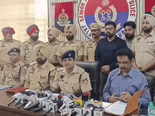 पंजाब से आर्मी की 25 हजार लाइव फीड PAK पहुंचीं:₹35 हजार के लिए फिरोजपुर के 2 युवकों ने जासूसी कैमरा लगवाया, ISI को कंट्रोल दिया
