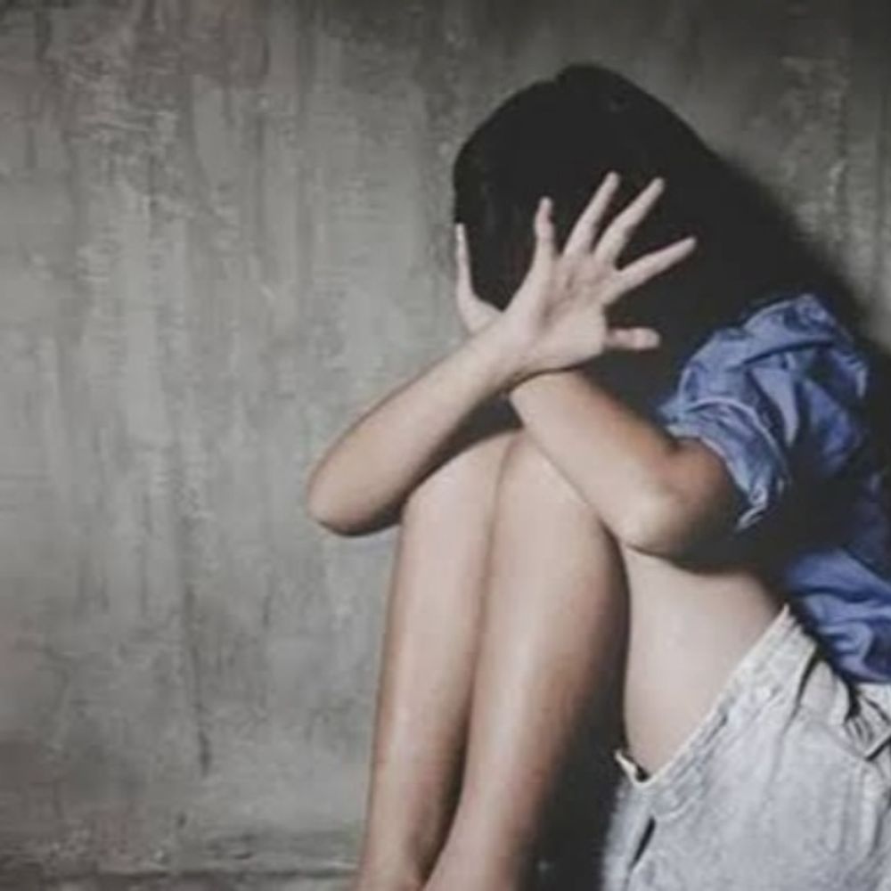 फरीदाबाद में 6 क्लास की स्टूडेंट के साथ रेप:छत पर बेहोशी की हालात में मिली, पुलिस ने आरोपी पड़ोसी को राउंडअप किया