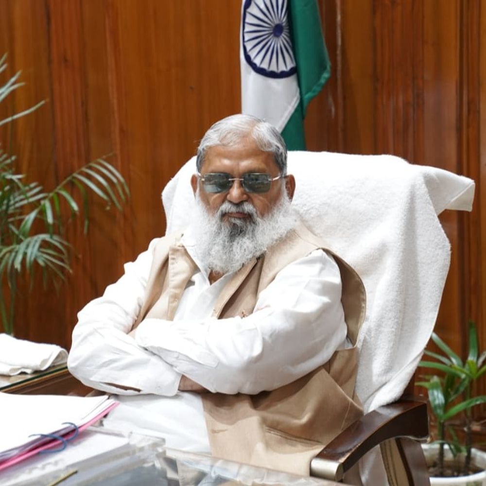 बिजली विभाग के खाली पदों पर होंगे अस्थायी ट्रांसफर:विज के अधिकारियों को निर्देश; बोले- प्रमोशन की हर फाइल पर मैं खुद नजर रखूंगा