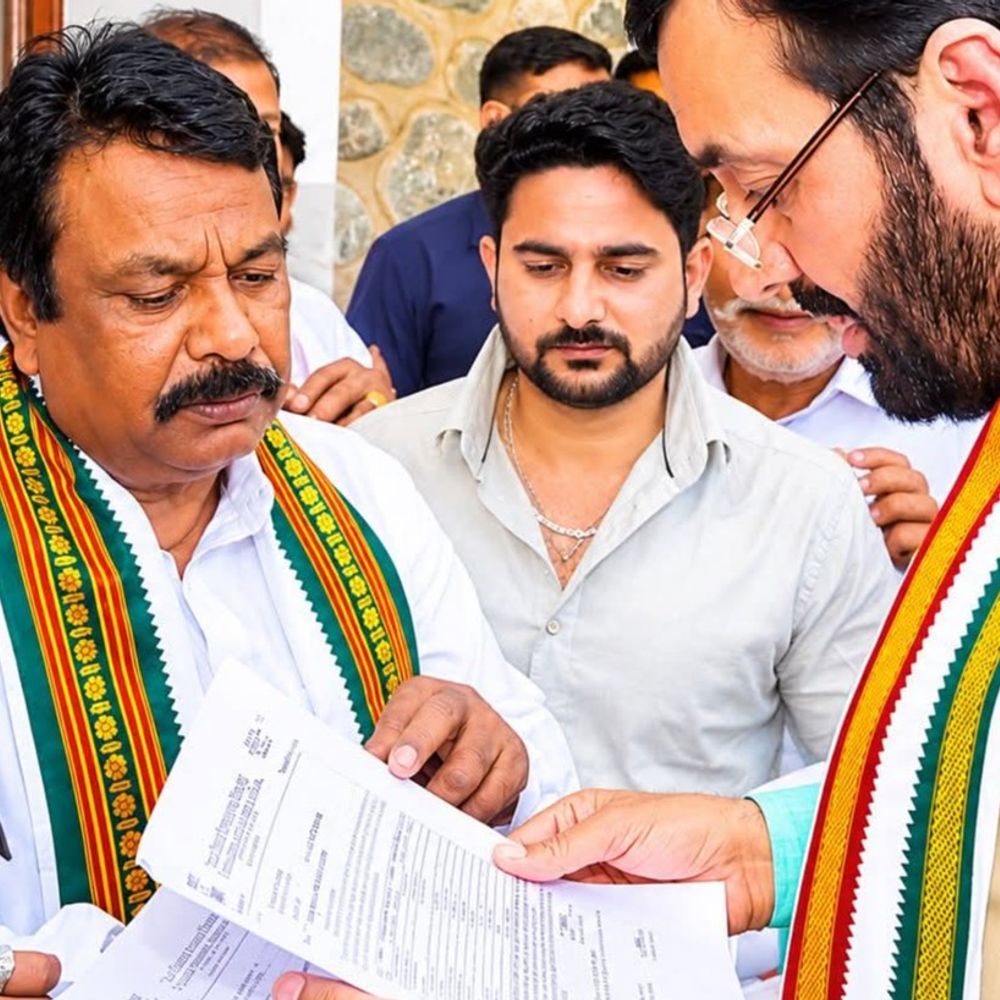 सीएम सैनी से मिले सिरसा के चेयरमैन:शहर की सड़कों की समस्या से कराया अवगत, बोले-पब्लिक हेल्थ विभाग का सहयोग नहीं