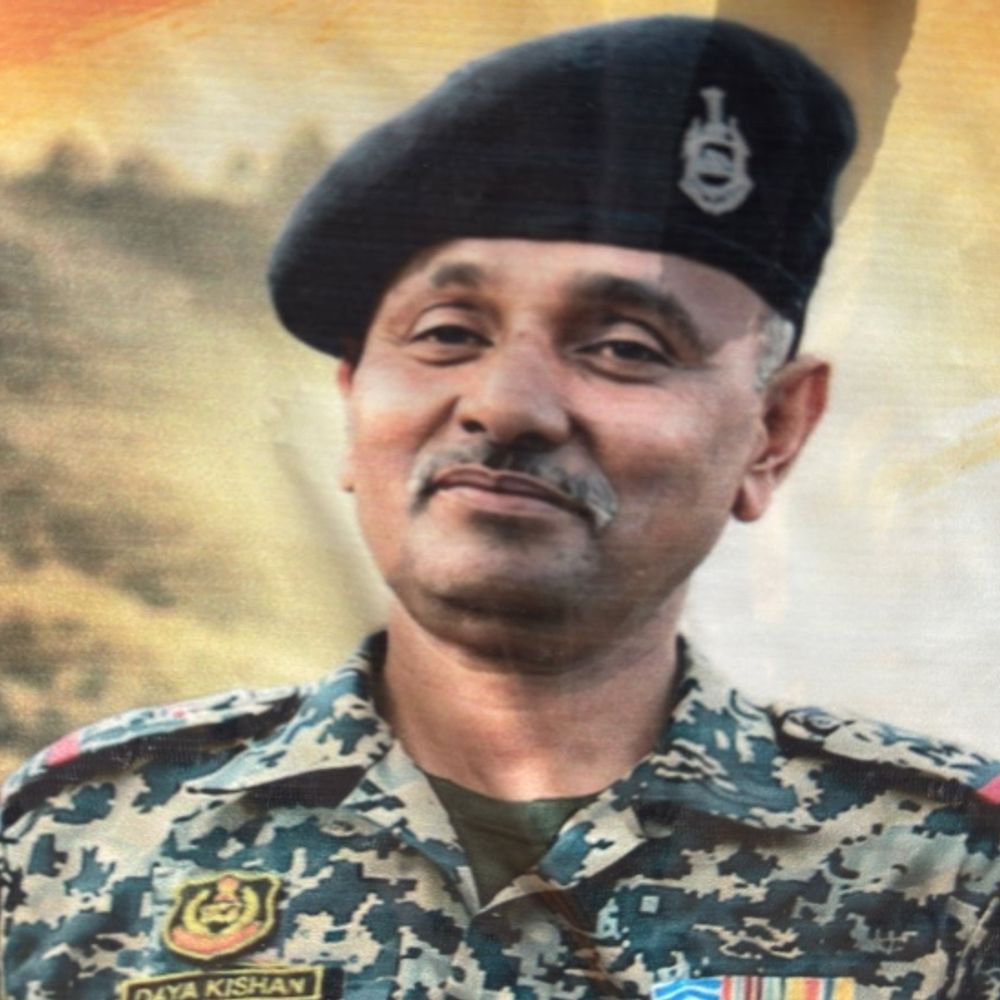 रेवाड़ी के BSF जवान पंचतत्व में विलीन:राजकीय सम्मान के साथ हुआ अंतिम संस्कार; जॉइंट ऑपरेशन के दौरान हुए थे शहीद