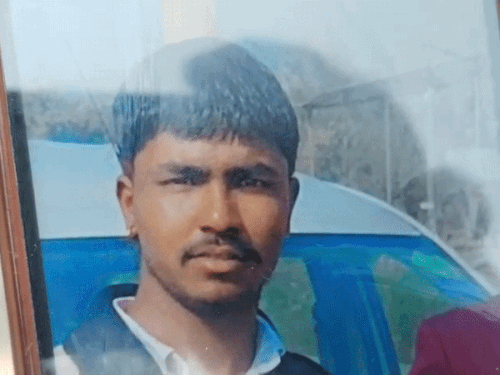 अंकल की रिटायरमेंट पार्टी से लौटे युवक की मौत:पानीपत में खेतों के कमरे में गाटर से लटका मिला शव, परिजनों ने जताई हत्या की आशंका
