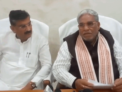 हरियाणा में सफाईकर्मियों की हड़ताल खत्म:पानीपत में मैराथन बैठक के बाद सरकार ने मानी 18 में से 17 मांगें; हाईकोर्ट में विचाराधीन मांग पर फैसला नहीं