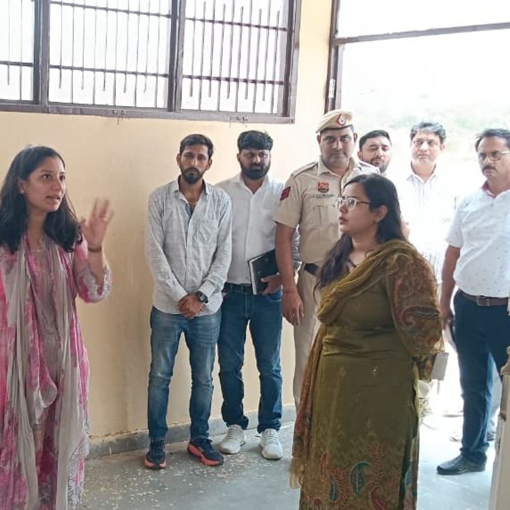 महेंद्रगढ़ डीसी ने स्टेडियम का जायजा लिया:अनुपमा अंजली बोलीं- खिलाड़ियों को बेहतर सुविधाएं मिलें, रखरखाव में लापरवाही बर्दाश्त नहीं