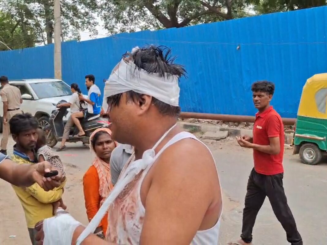 Faridabad Family Fight Lathis | Power Line Dispute Injures Many
