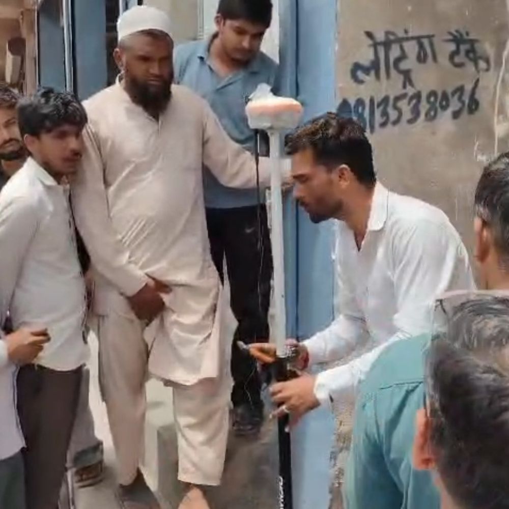 नूंह में UP सिंचाई विभाग ने की जमीन की पैमाइश:अधिकारियों ने लगाए निशान, अवैध कब्जों की जांच, आरोपियों पर होगी कार्रवाई