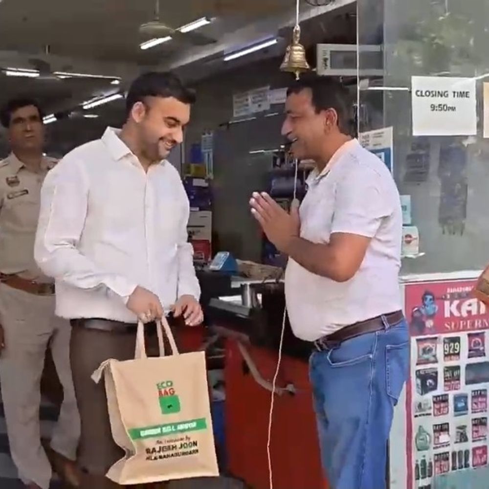 बहादुरगढ़ में कपड़े का थैला लाने पर बजेगी घंटी:QR कोड स्कैन करते ही मिलेगा सम्मान पत्र,नगर परिषद का ‘ग्रीन बेल्स: रिंग ए बेल’ अभियान शुरू