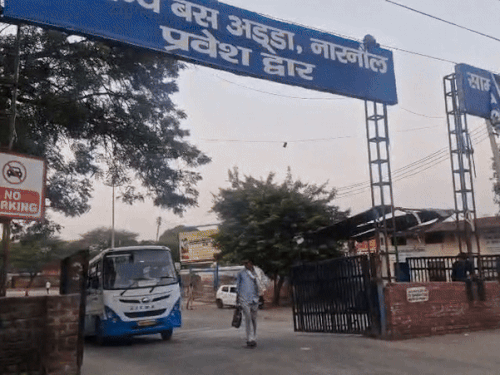 नारनौल में रोडवेज बस ड्राइवर के खिलाफ FIR:बस के दरवाजे से गिरकर घायल हो गई थी महिला, एसपी के आदेश पर हुई कार्रवाई