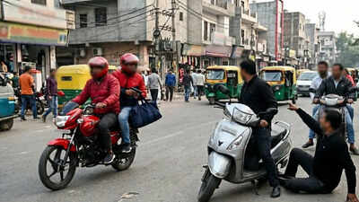 Rs 1. 5cr heist: 2 on bike intercept Delhi firm staff, brandish weapon, flee with bag full of cash | Delhi News