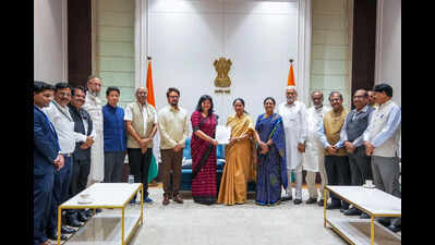 JPC members meet Delhi CM | Delhi News