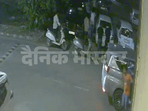लुधियाना में गनपॉइंट पर युवक किडनैप, VIDEO:पकड़कर पीटा, 2 राउंड फायरिंग की, फिर जबरन इनोवा में डालकर ले गए