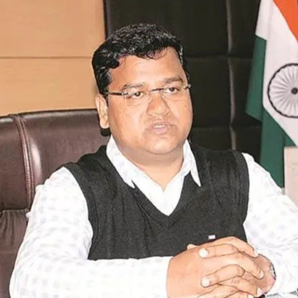 हरियाणा का 661 करोड़ IDFC-AU बैंक घोटाला:आईएएस DK बेहरा लंबी छुट्‌टी पर, CBI पूछताछ के लिए मंजूरी ले चुकी; 1 दिन पहले हुई आरके सिंह की गिरफ्तारी