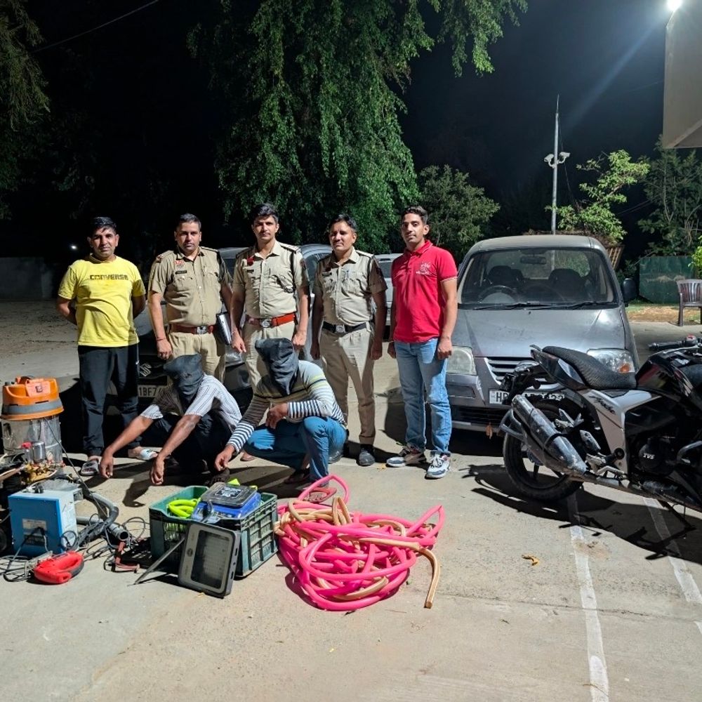 उकलाना पुलिस ने चोरी दो वारदातों का खुलासा किया:दो आरोपी गिरफ्तार, चोरी का सामान बरामद, 2 गाड़ी और बाइक जब्त की