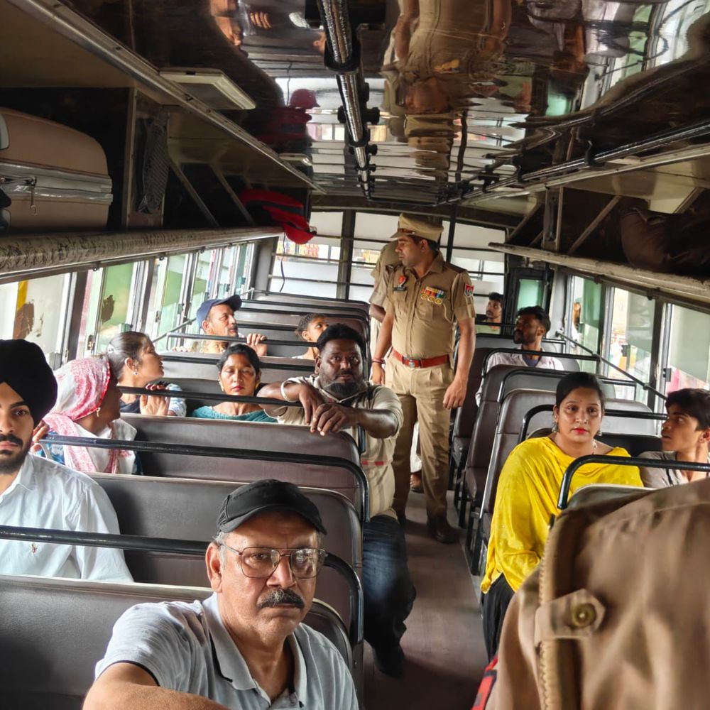 मोगा पुलिस ने बस स्टैंड पर की बसों की चेकिंग:संदिग्धतत्वों-नशा तस्करों की हुई जांच, लोगों से तस्करों के बारे में सूचना देने की अपील