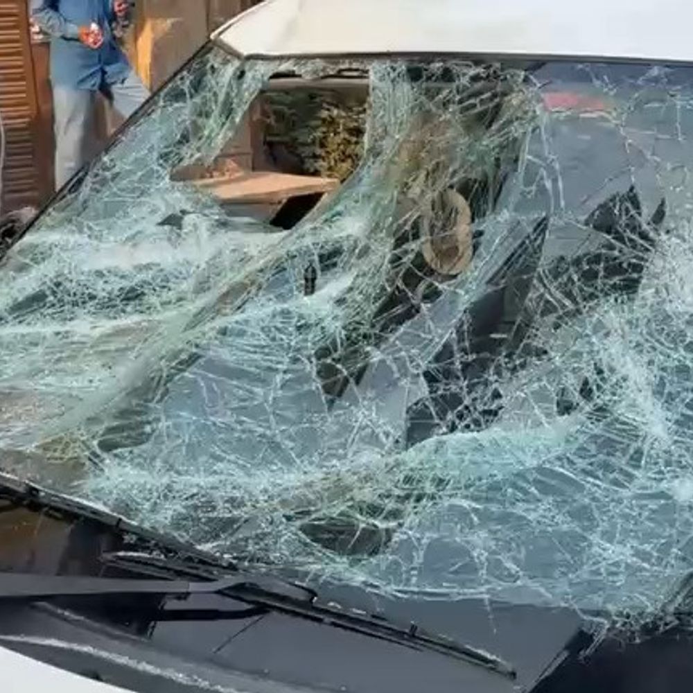 फतेहगढ़ साहिब में दोस्तों पर जानलेवा हमला:पुरानी रंजिश में दुकान के पास घेरकर हमला, लाठियों से पीटा, कार तोड़ी; 7 पर केस दर्ज