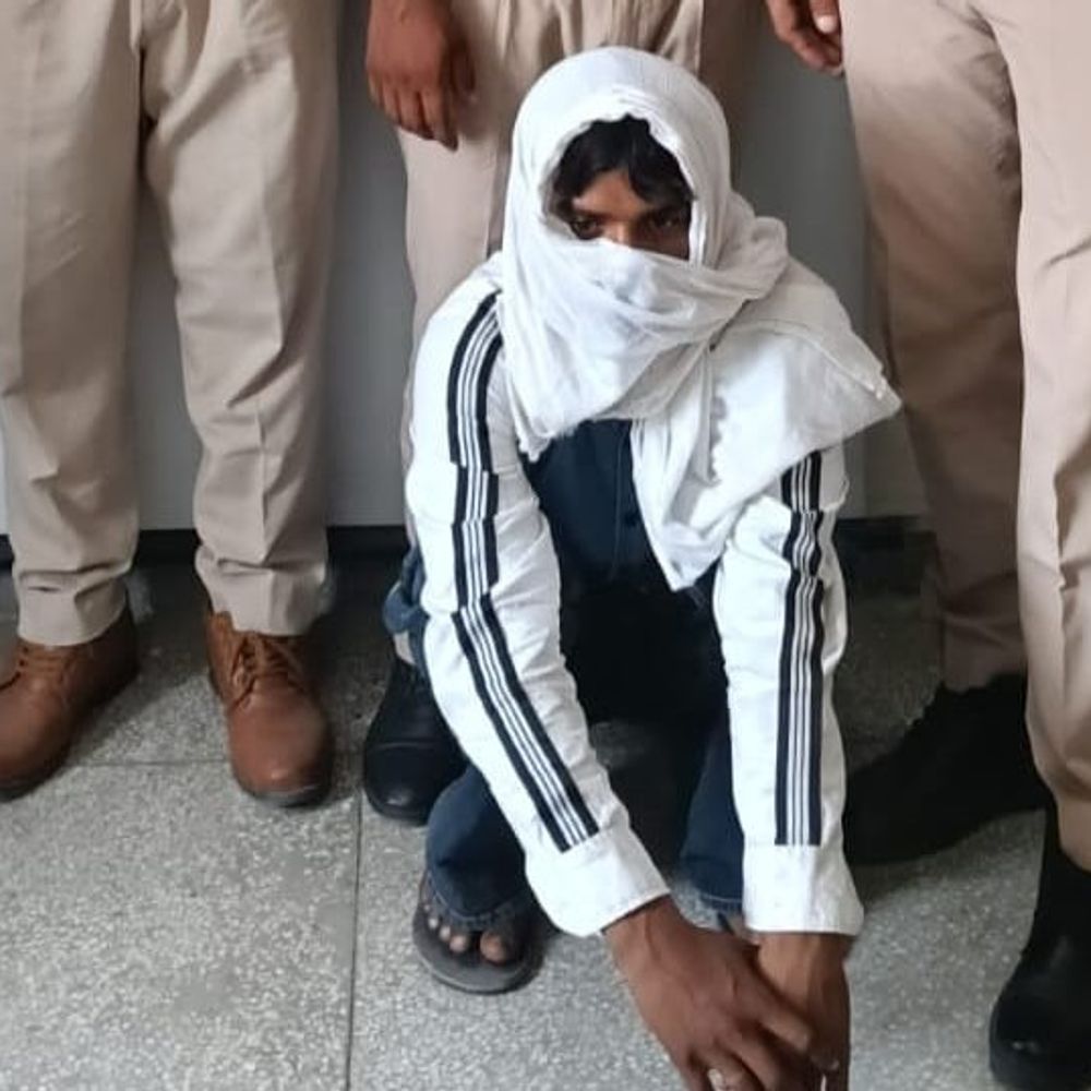 हांसी में श्याम बाबा झांकी में चोरी का आरोपी गिरफ्तार:कई महिलाओं की बालियां व झुमके चुराए, बठिंडा का रहने वाला है, दो दिन के रिमांड पर लिया