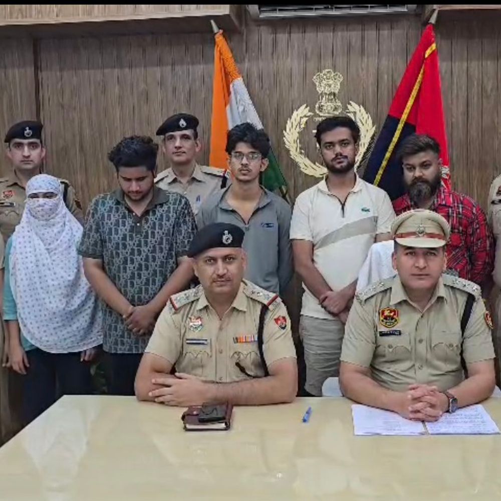 गुरुग्राम में क्रेडिट कार्ड ठगी गिरोह का भंडाफोड़:पुलिस ने महिला सहित 5 आरोपियों को दबोचा, केनरा बैंक वॉलेट से खुला राज