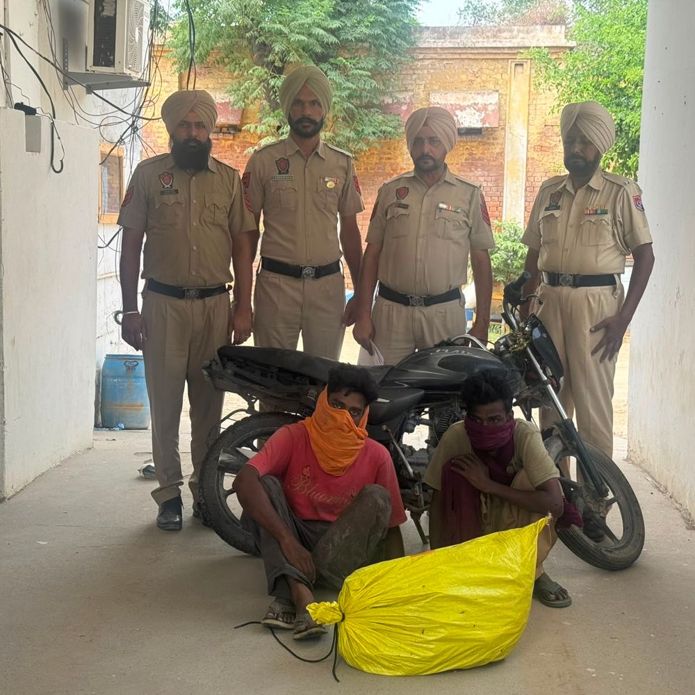 मोगा में मोटरों की तारें चुराने वाला गिरोह पकड़ा:17 किलो तांबे की तार समेत दो आरोपी गिरफ्तार, बाइक भी बरामद