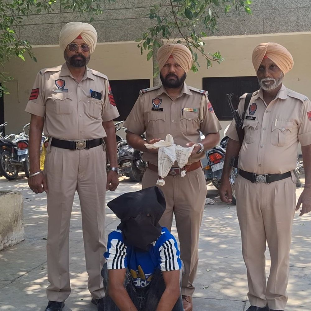 कोटकपूरा पुलिस ने नशा तस्कर को दबोचा:101 ग्राम हेरोइन, देसी पिस्टल और 2 कारतूस बरामद, रिमांड पर होगी पूछताछ