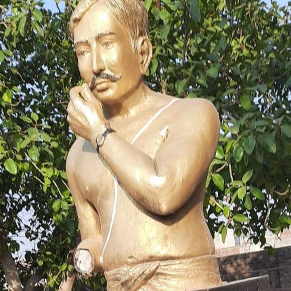 हिसार में तोड़ी शहीद चंद्रशेखर की प्रतिमा:तीसरी बार क्षतिग्रस्त की गई, ग्रामीण बोले- पहले भी नहीं हुई कोई कार्रवाई