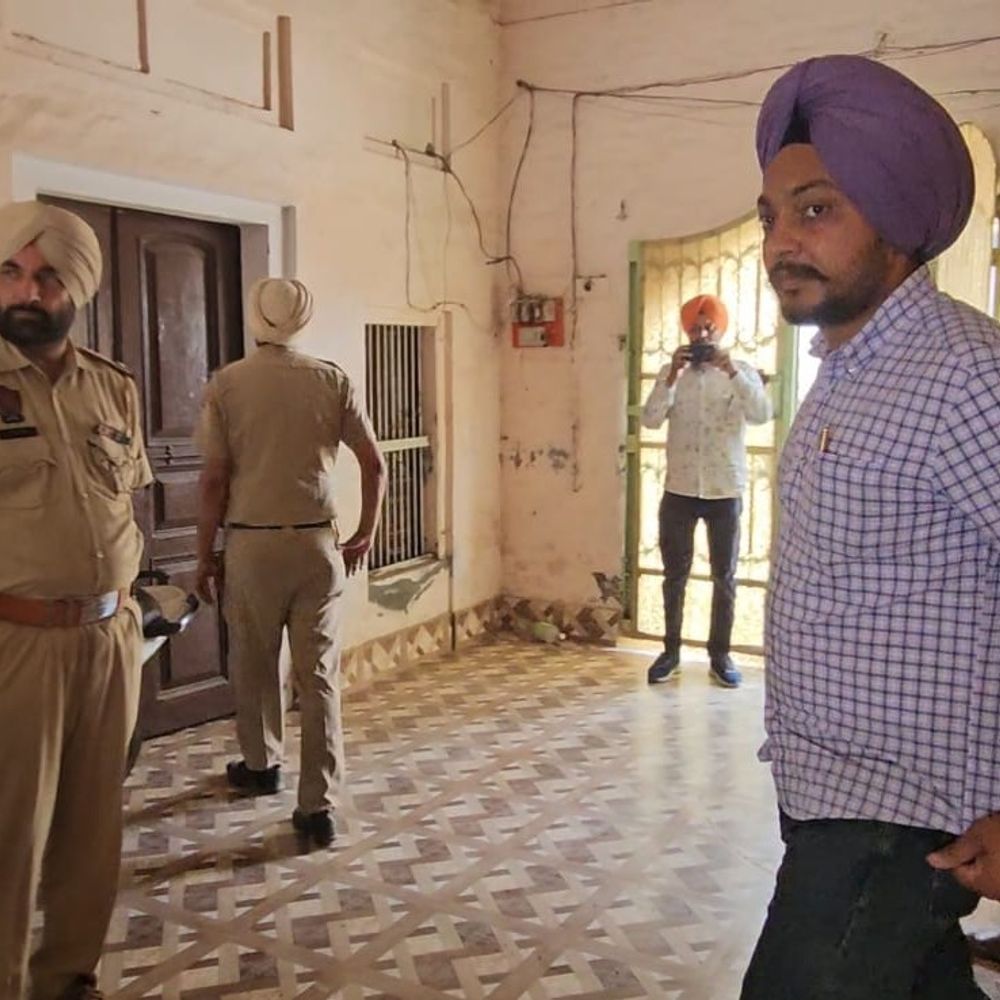 लुधियाना में घर के बाहर ताबड़तोड़ फायरिंग:हमलावरों ने गेट पर कई राउंड फायर किए; रंजिश के एंगल से जांच में जुटी पुलिस