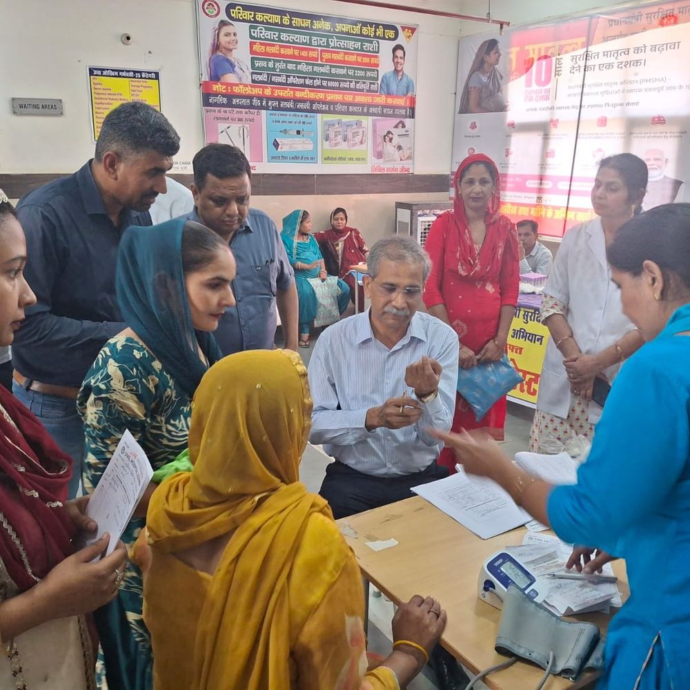उचाना के नागरिक अस्पताल में विशेष स्वास्थ्य शिविर:58 गर्भवती की जांच हुई, 200 से अधिक महिलाओं ने लिया लाभ