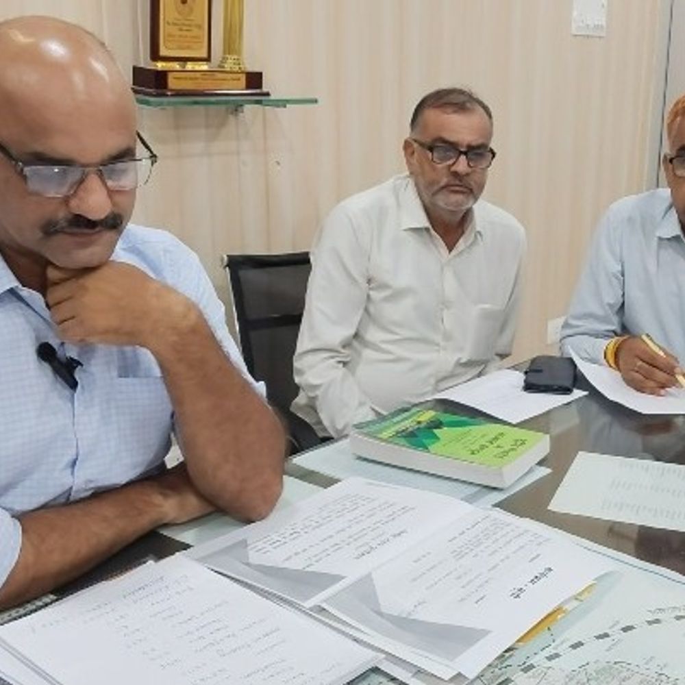 लोहारू SDM ने एसआईआर को लेकर ली मीटिंग:मतदाता सूची पुनरीक्षण की निगरानी के निर्देश दिए, बोले- बीएलओ के कार्यों की हो निगरानी