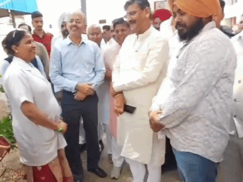 कुरुक्षेत्र में मंत्री बेदी ने विपक्ष को घेरा:बोले-कांग्रेसियों का ताश खेलकर भी टाइम पास नहीं हो रहा, गांव में जाने की हिम्मत नहीं