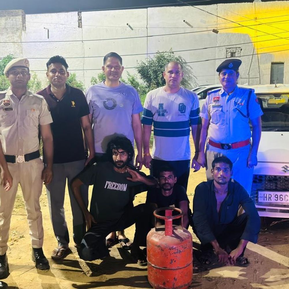नूंह में गैस सिलेंडर चोरी के तीन आरोपी अरेस्ट:ऑल्टो कार में सवार होकर आए, पुलिस ने गाड़ी को किया जब्त