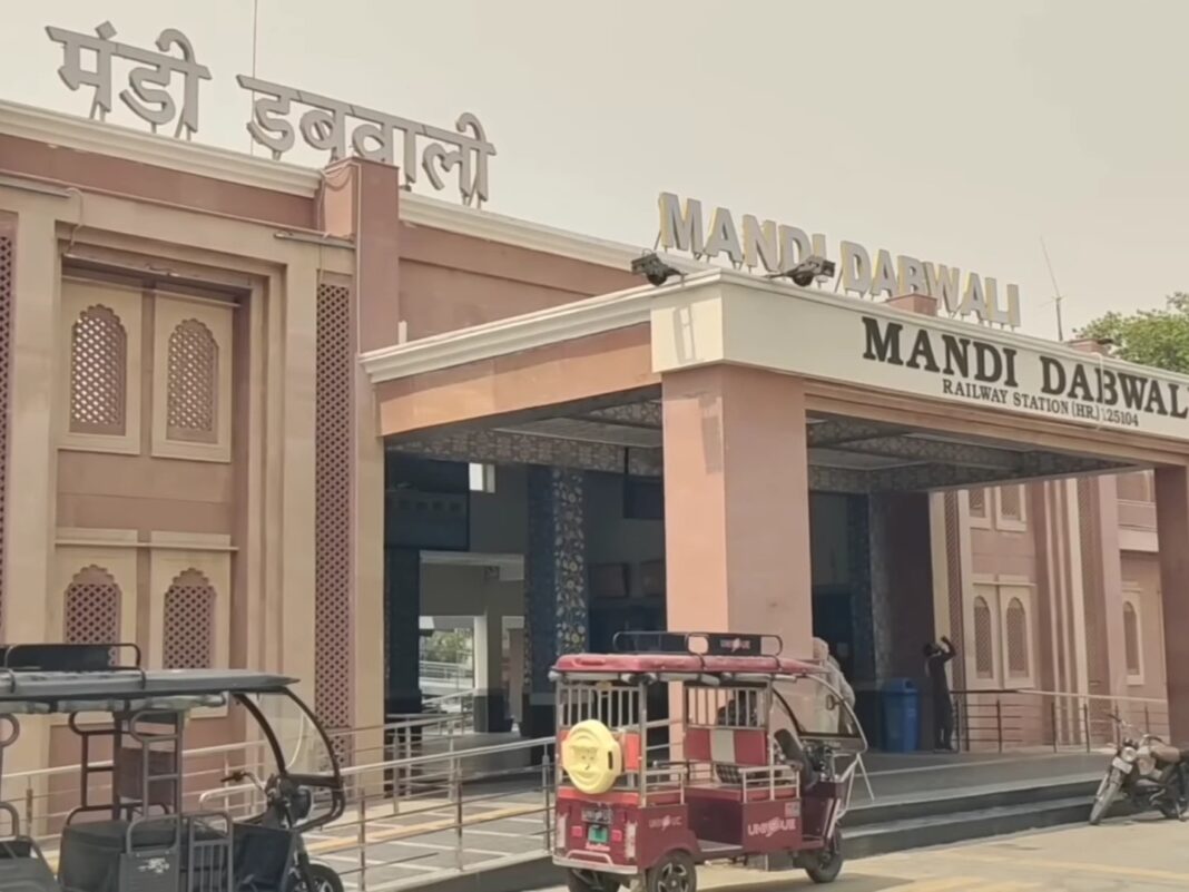 डबवाली में रेलवे टिकट गबन केस में TC ज्योति बर्खास्त:डुप्लीकेट चाबी से अलमारी से कैश निकाला, ज्वेलरी खरीदी
