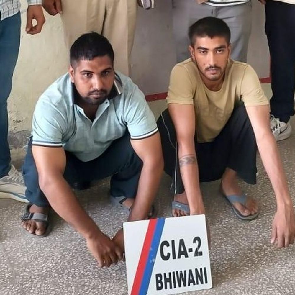 भिवानी में अवैध हथियार समेत दो गिरफ्तार:देसी पिस्टल बरामद, एक लाख रुपए देकर मंगवाए थे, एक पहले ही पकड़ा जा चुका