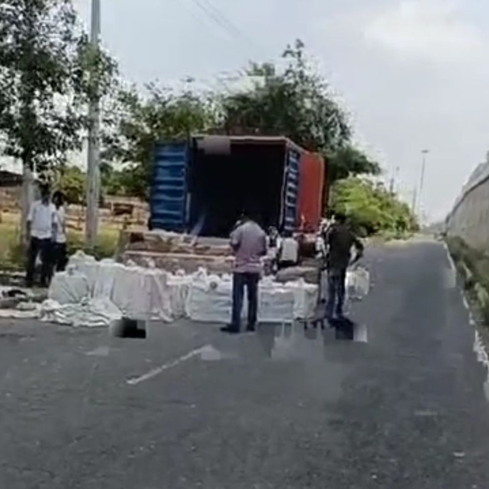 फतेहाबाद में पकड़ा गया अवैध शराब से भरा ट्रक:तस्कर अरेस्ट, पंजाब से गुजरात ले जाई जा रही, पुलिस ने जब्त की 621 पेटी