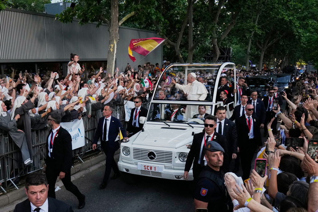 Pope Leo tells youth in Madrid to be ‘sparks of a new humanity’